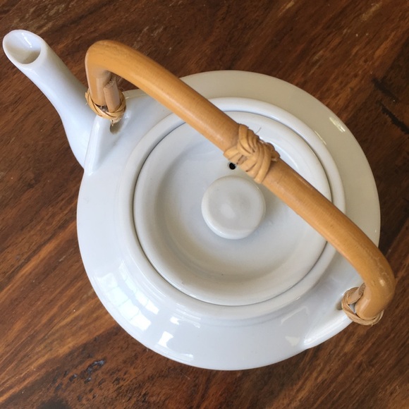 Vintage White Japanese Style Teapot w/ Bamboo Handle by Taylor & Ng (c) 1971 - Picture 5 of 16